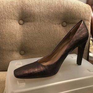 Vintage Marc Fisher Pump- 8.5 Bronze